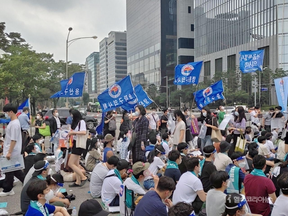 대한의사협회가 지난 14일 서울 여의도에서 ‘4대악 의료정책 저지를 위한 전국의사총파업 궐기대회’를 개최하고 있다.