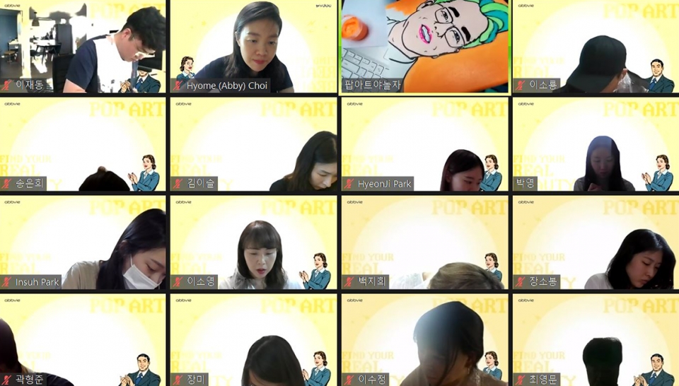 ‘팝아트 초상화 그리기’에 참여한 한국애브비 임직원들이 온라인으로 그림을 그리고 있다.