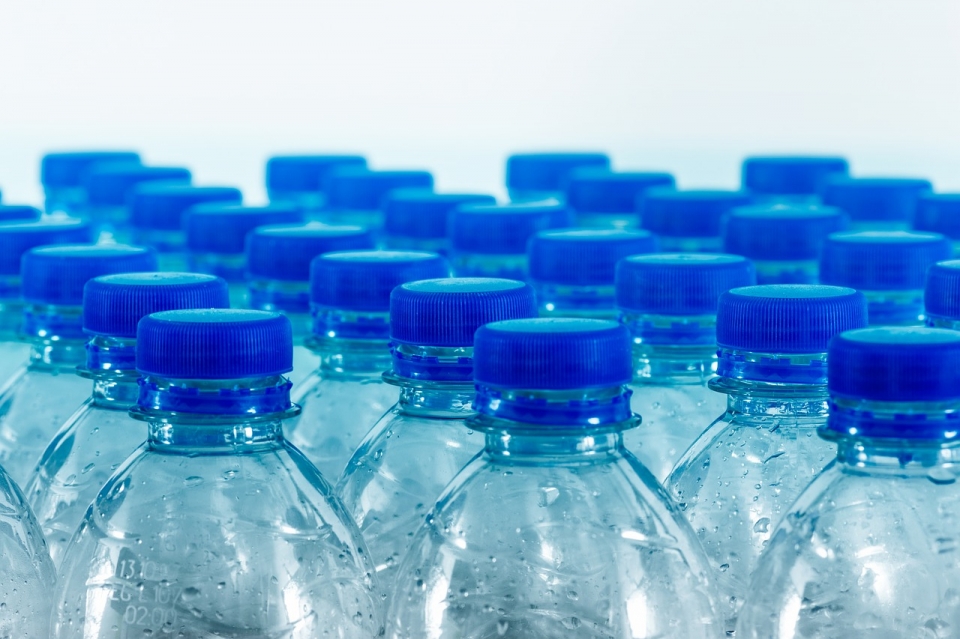 플라스틱에 있는 화학물질이 내분비 교란을 일으켜 비만 위험을 높인다는 연구 결과가 나왔다. [사진=Pixabay]