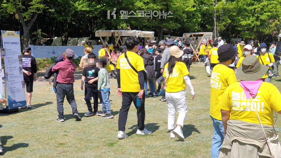"놀아도 괜찮아!" ... 5일 서울 서대문독립공원에서 3년만에 열린 어린이날 행사에서 많은 어린이들이 부모들과 함께 즐거운 한때를 보내고 있다. [2022.05.05]