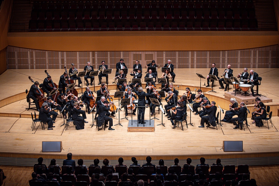 2022 고려대의료원 감사음악회에서 유럽 챔버 오케스트라가 연주하고 있다. [사진=고려대의료원 제공]
