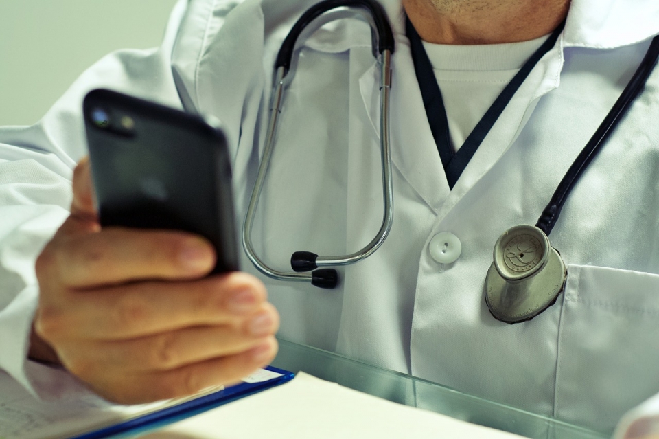 코로나19에 확진된 의사는 다음달 30일까지 전화 상담 및 처방 등의 비대면 진료를 할 수 있게 됐다. [사진=Pixabay]&nbsp;<br>