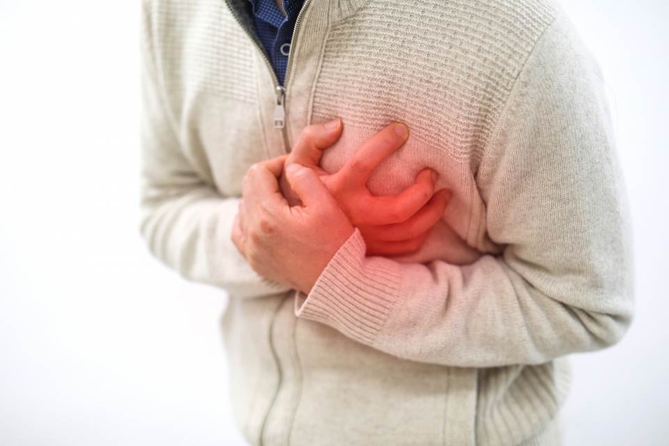 심방세동은 비정상적인 심장의 리듬을 특징으로 하는 부정맥 질환의 일종이다. 두근거림, 실신, 흉통 등의 증상을 유발한다. #심근경색
